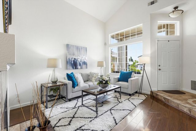 5566 Coral Creek Way, Elk Grove, CA 95758