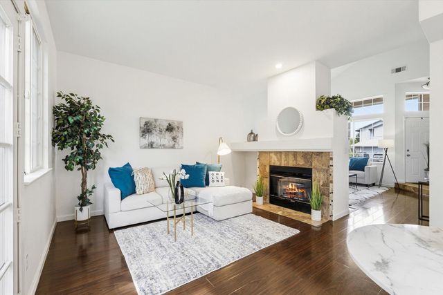 5566 Coral Creek Way, Elk Grove, CA 95758