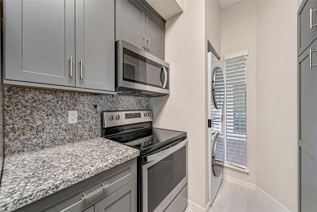3317 Golden Trails Drive 804, Houston, TX 77345