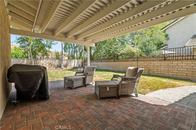 28154 Guilford Lane, Saugus, CA 91350