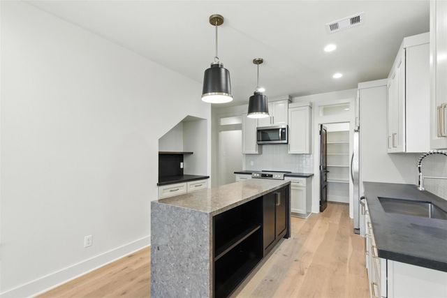 711 Ball Street, Galveston, TX 77550