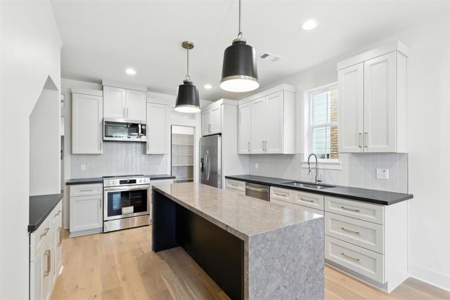 711 Ball Street, Galveston, TX 77550