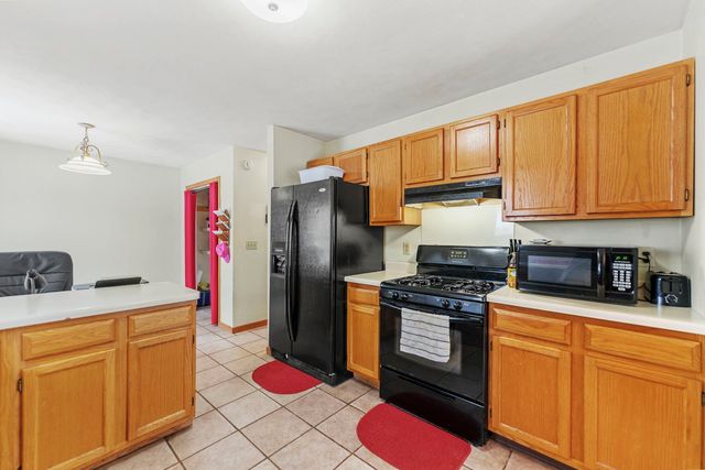 116 Liverpool Drive SE, Poplar Grove, IL 61065