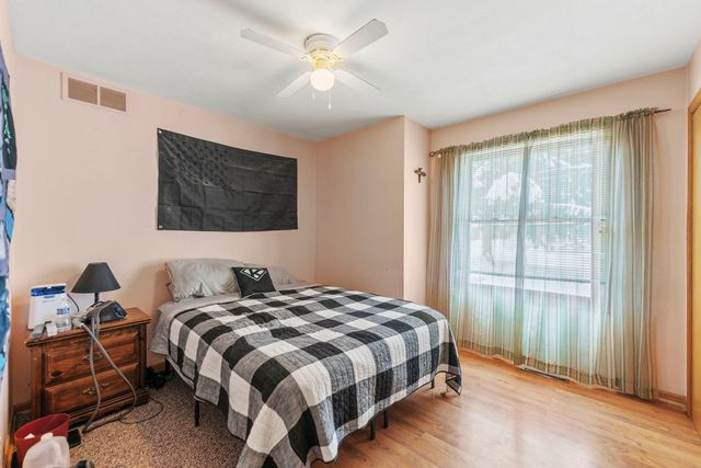 116 Liverpool Drive SE, Poplar Grove, IL 61065