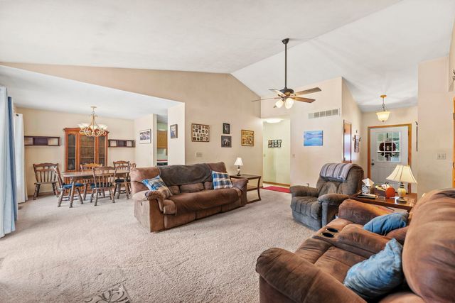 116 Liverpool Drive SE, Poplar Grove, IL 61065