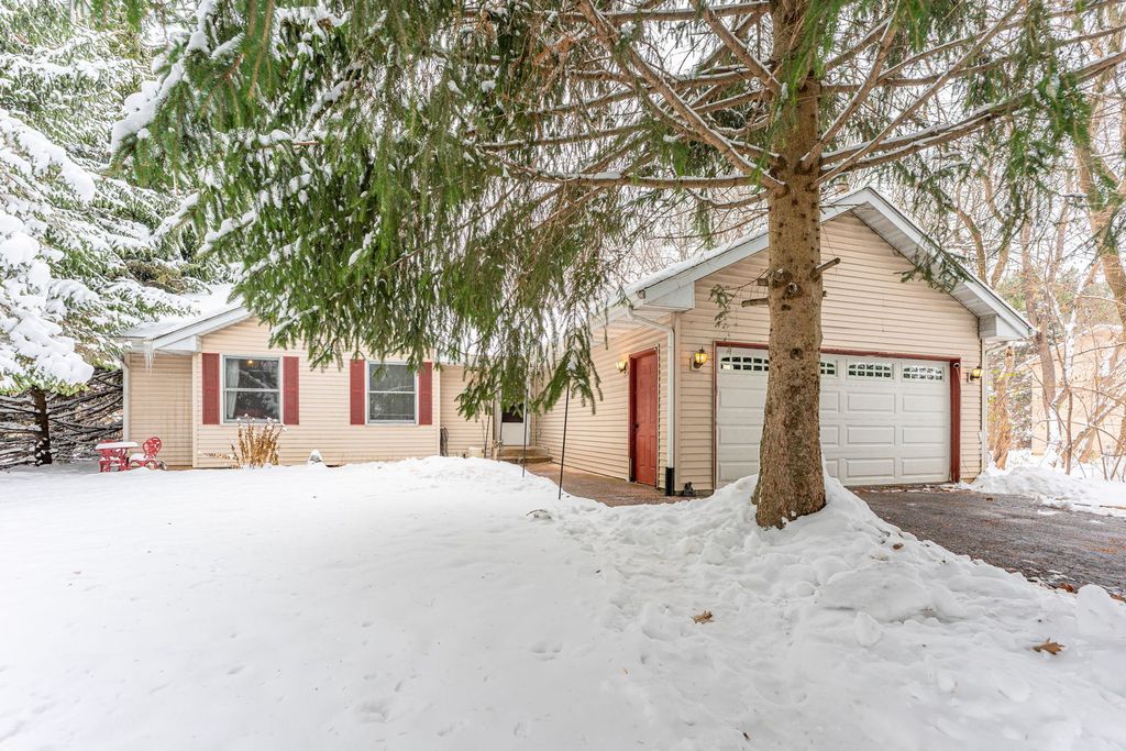 116 Liverpool Drive SE, Poplar Grove, IL 61065