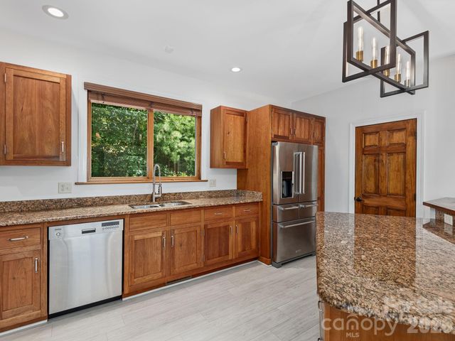 248 Wisdom Cove Road, Flat Rock, NC 28731