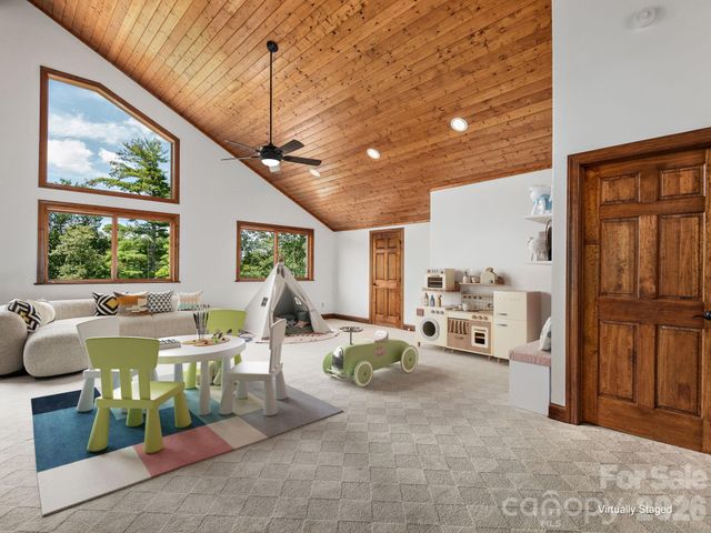 248 Wisdom Cove Road, Flat Rock, NC 28731