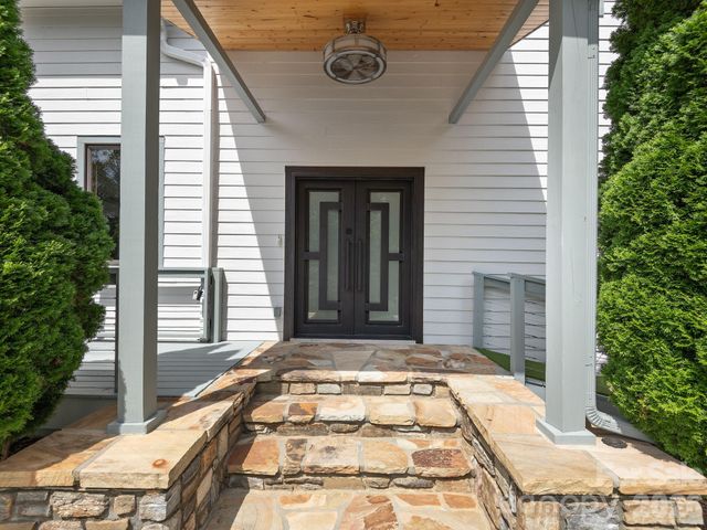 248 Wisdom Cove Road, Flat Rock, NC 28731