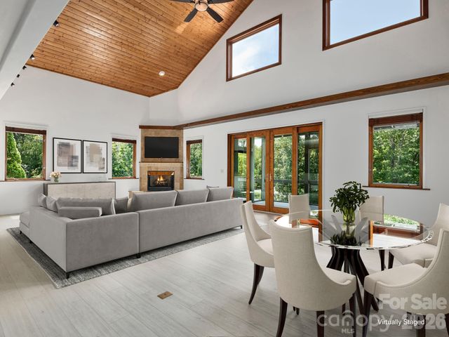 248 Wisdom Cove Road, Flat Rock, NC 28731