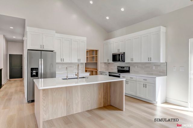 9011 Castle Pine Drive, Lincoln, NE 68516