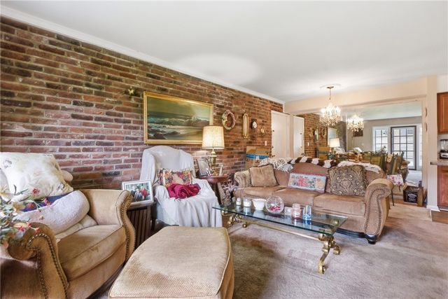 920 Margarite Dr J, Scott Twp, PA 15216