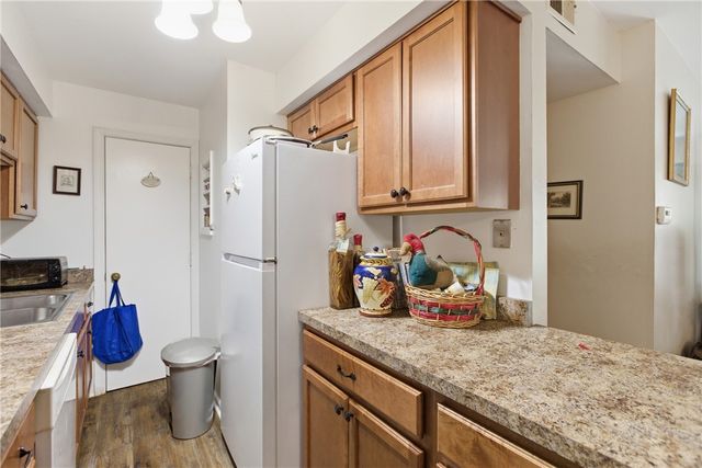 920 Margarite Dr J, Scott Twp, PA 15216