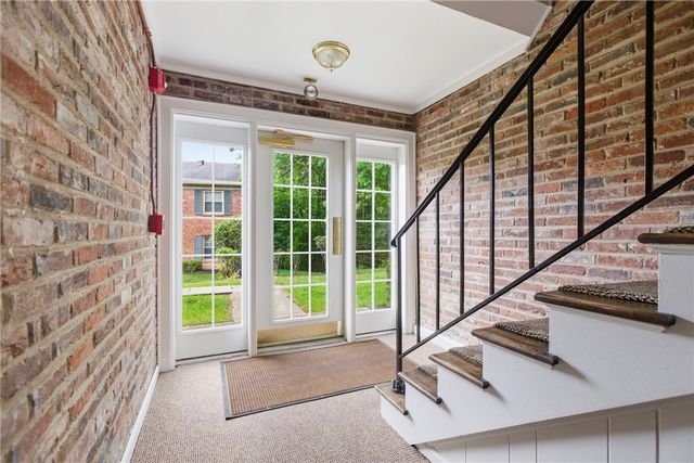 920 Margarite Dr J, Scott Twp, PA 15216