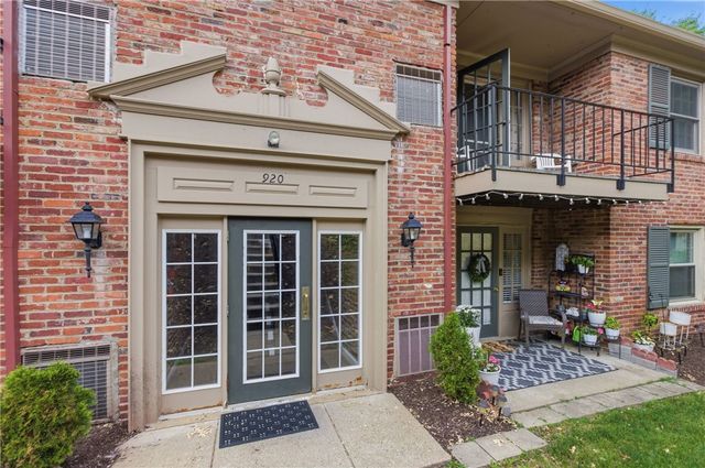 920 Margarite Dr J, Scott Twp, PA 15216