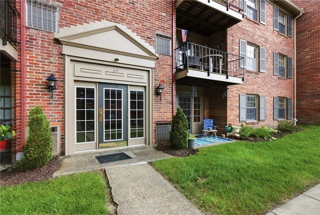 920 Margarite Dr J, Scott Twp, PA 15216
