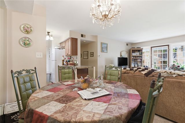 920 Margarite Dr J, Scott Twp, PA 15216