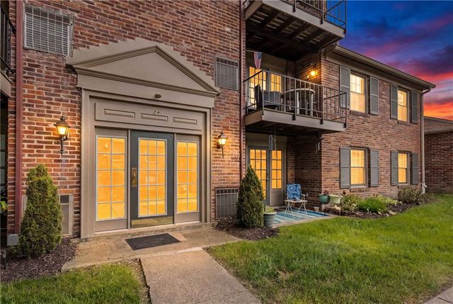 920 Margarite Dr J, Scott Twp, PA 15216