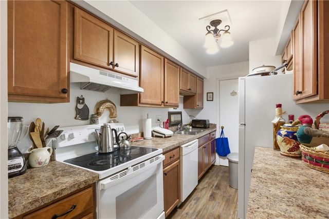 920 Margarite Dr J, Scott Twp, PA 15216