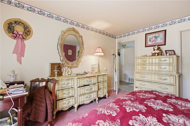 920 Margarite Dr J, Scott Twp, PA 15216
