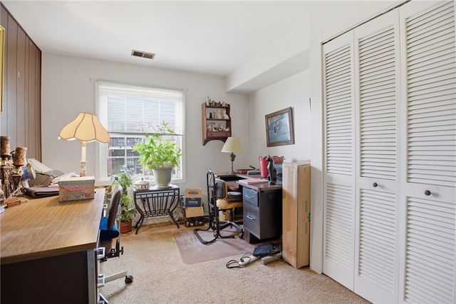 920 Margarite Dr J, Scott Twp, PA 15216