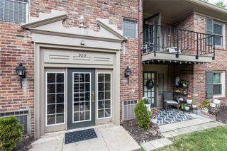 920 Margarite Dr J, Scott Twp, PA 15216