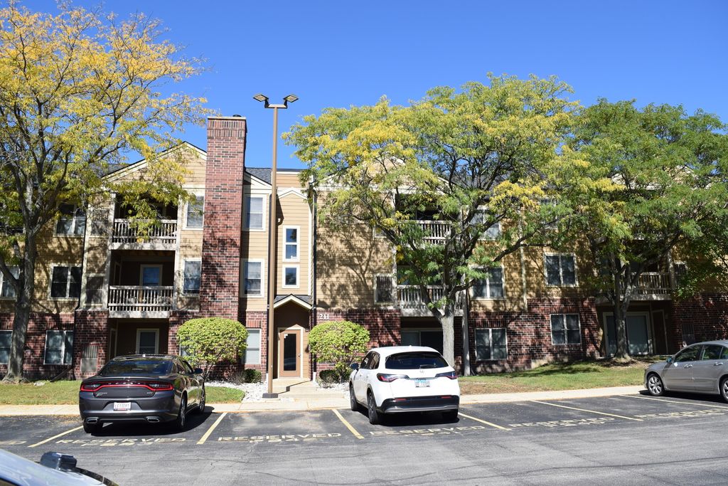 211 GLENGARRY Drive 205, Bloomingdale, IL 60108 — exterior