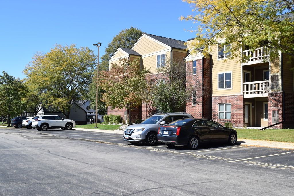 211 GLENGARRY Drive 205, Bloomingdale, IL 60108 — photo 2