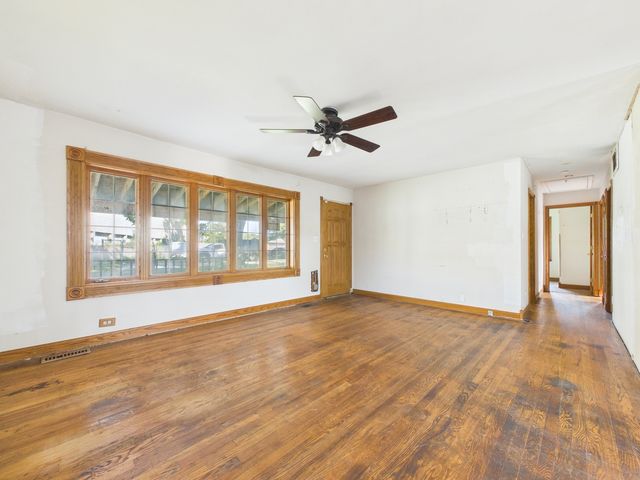 8133 S 85th Court, Justice, IL 60458