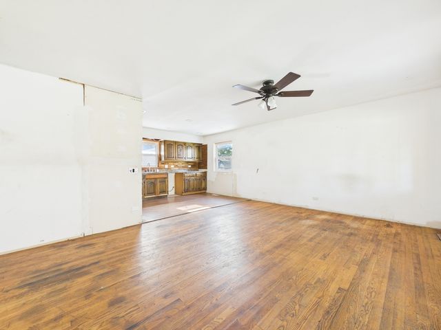 8133 S 85th Court, Justice, IL 60458