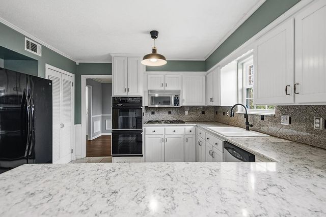 37 Coachlight Drive, Little Rock, AR 72227