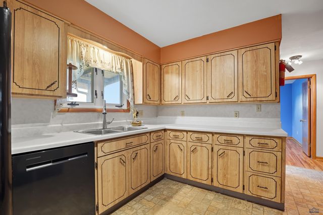 2017 STIRLING, Rapid City, SD 57702