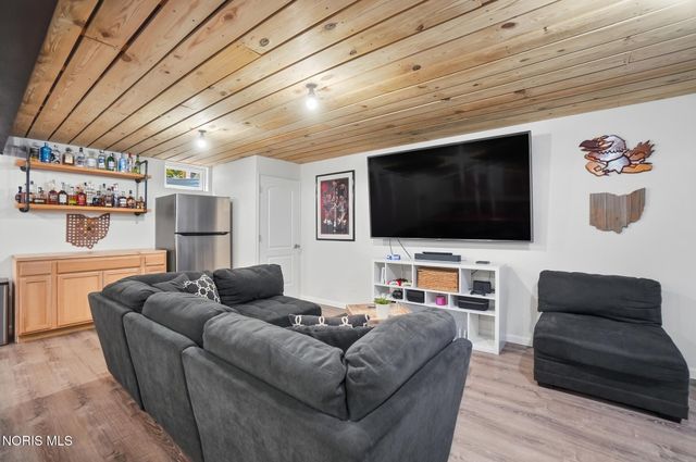 24900 Thompson Road, Perrysburg, OH 43551