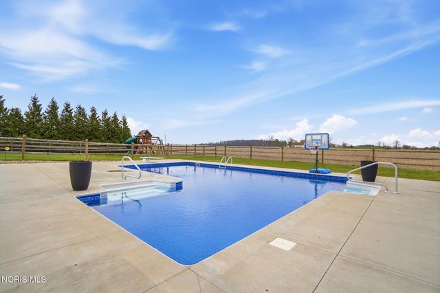 24900 Thompson Road, Perrysburg, OH 43551