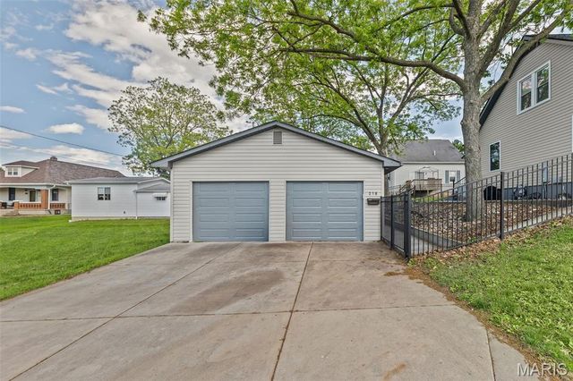218 E Cherry Street, Columbia, IL 62236