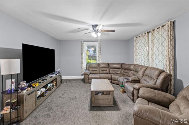 218 E Cherry Street, Columbia, IL 62236