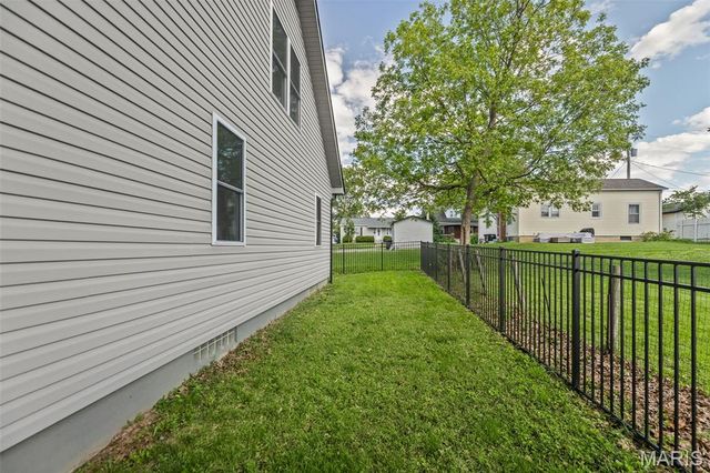 218 E Cherry Street, Columbia, IL 62236