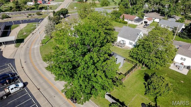 218 E Cherry Street, Columbia, IL 62236