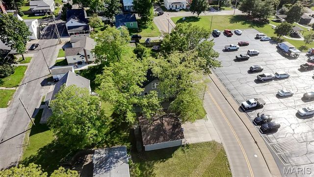218 E Cherry Street, Columbia, IL 62236