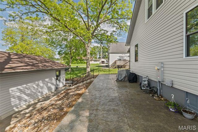 218 E Cherry Street, Columbia, IL 62236