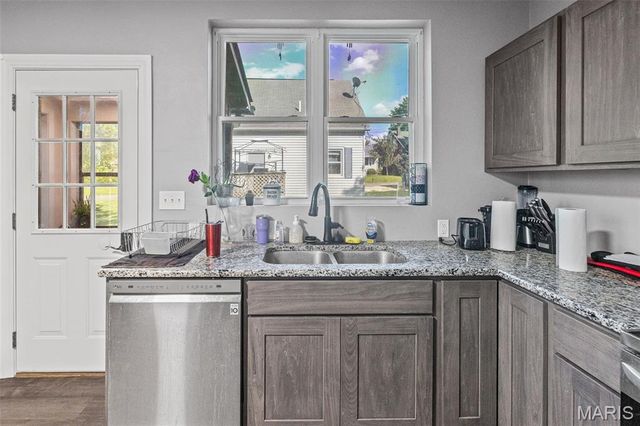 218 E Cherry Street, Columbia, IL 62236