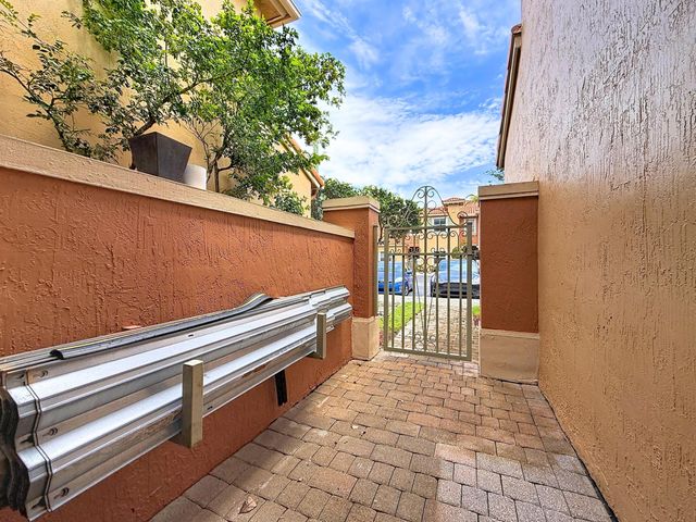 2154 Anchor Court, Dania Beach, FL 33312