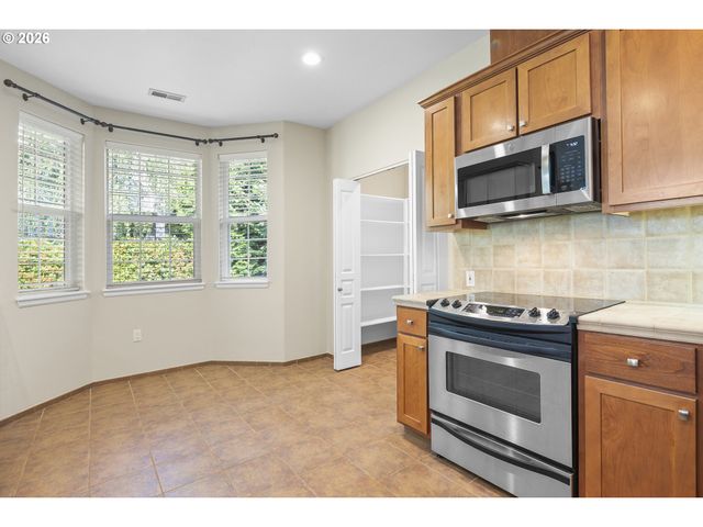 4890 SUMMERLINN Way, West Linn, OR 97068