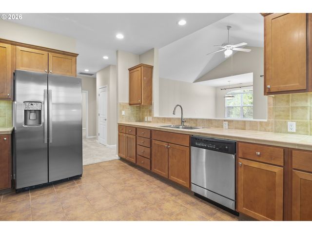 4890 SUMMERLINN Way, West Linn, OR 97068