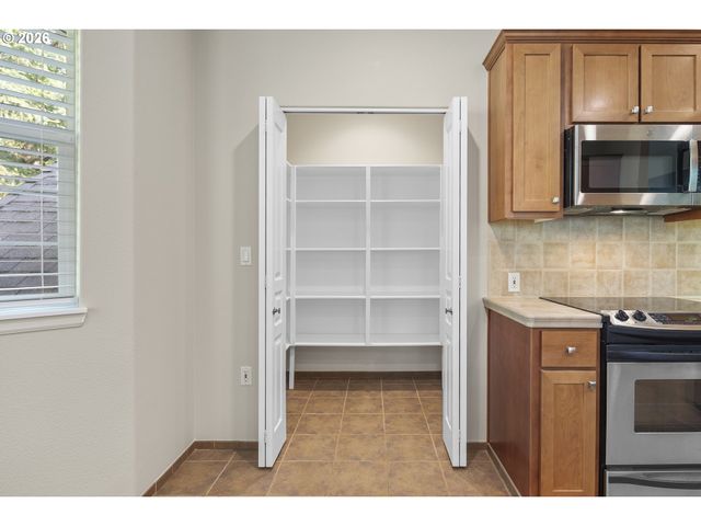 4890 SUMMERLINN Way, West Linn, OR 97068