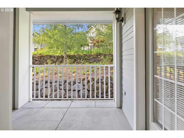 4890 SUMMERLINN Way, West Linn, OR 97068