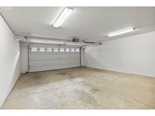 4890 SUMMERLINN Way, West Linn, OR 97068