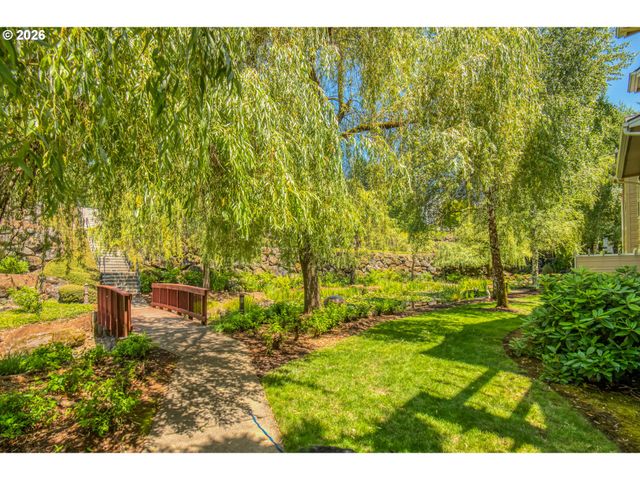 4890 SUMMERLINN Way, West Linn, OR 97068