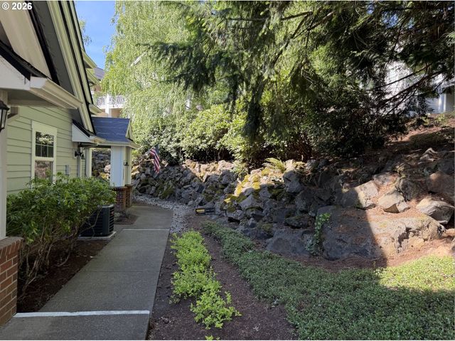 4890 SUMMERLINN Way, West Linn, OR 97068