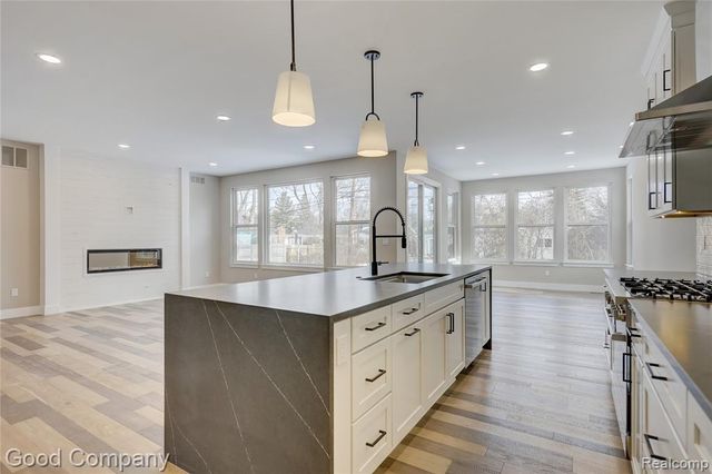 2418 Shenandoah Drive, Royal Oak, MI 48073